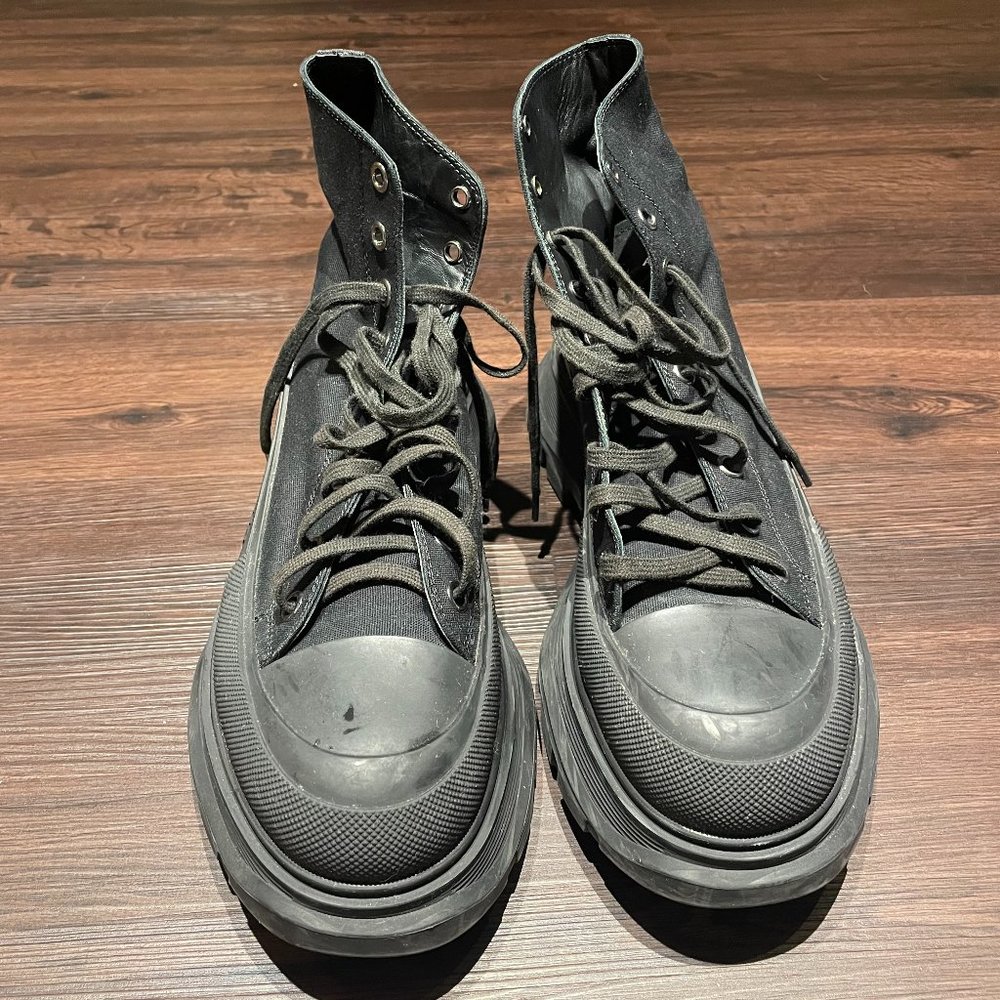 Alexander McQueens Tread Slick High-top Sneakers